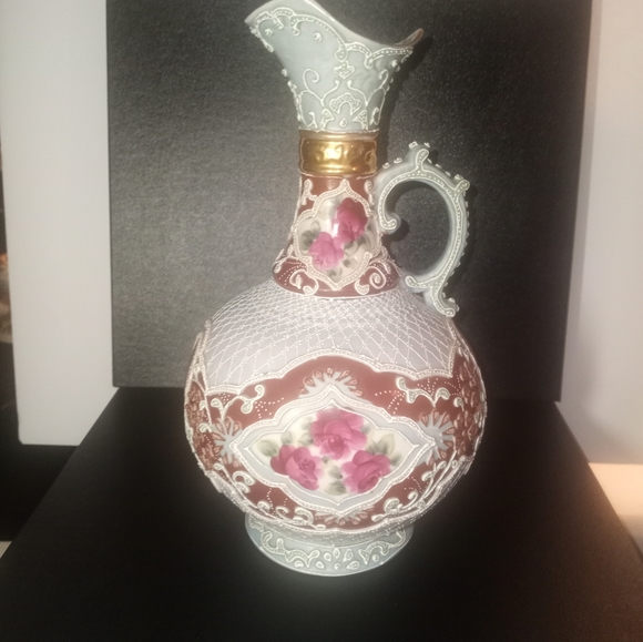 This breathtaking NipponHand Painted Moriage Pitcher is beautiful. - Picture 10 of 15